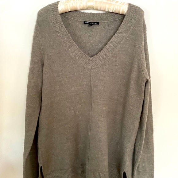 Cable & Gauge Sweaters - Cable & Gauge V-Neck Sweater